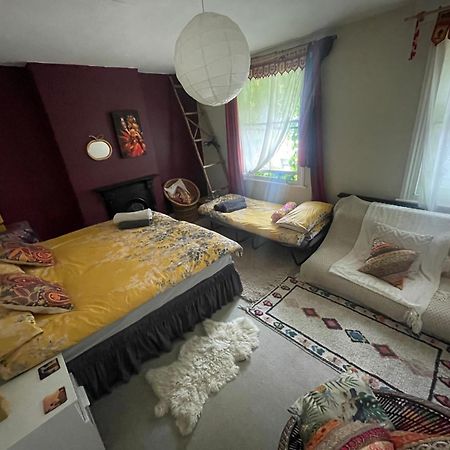 Homestay In The Heart Of Avalon グラストンベリー エクステリア 写真