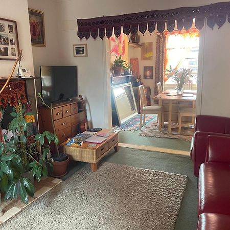 Homestay In The Heart Of Avalon グラストンベリー エクステリア 写真
