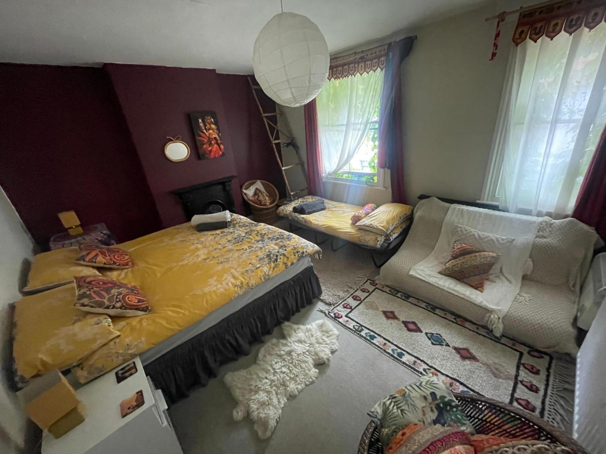 Homestay In The Heart Of Avalon グラストンベリー エクステリア 写真