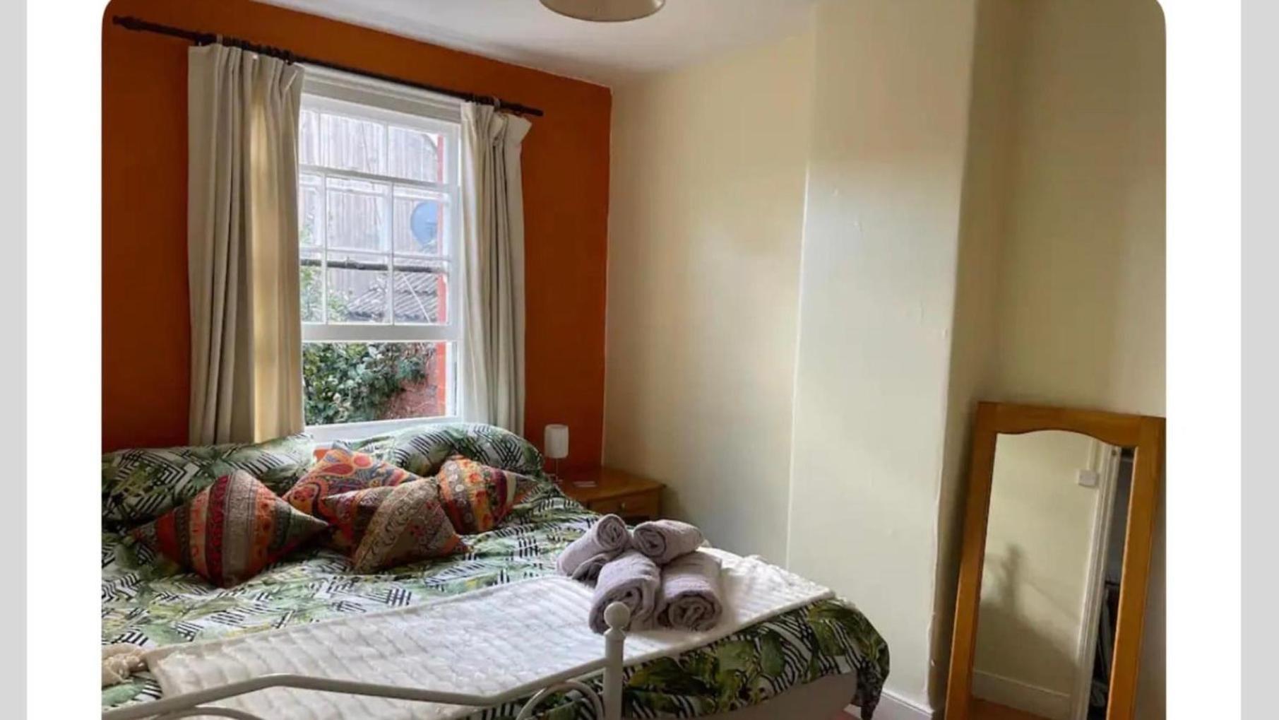 Homestay In The Heart Of Avalon グラストンベリー エクステリア 写真