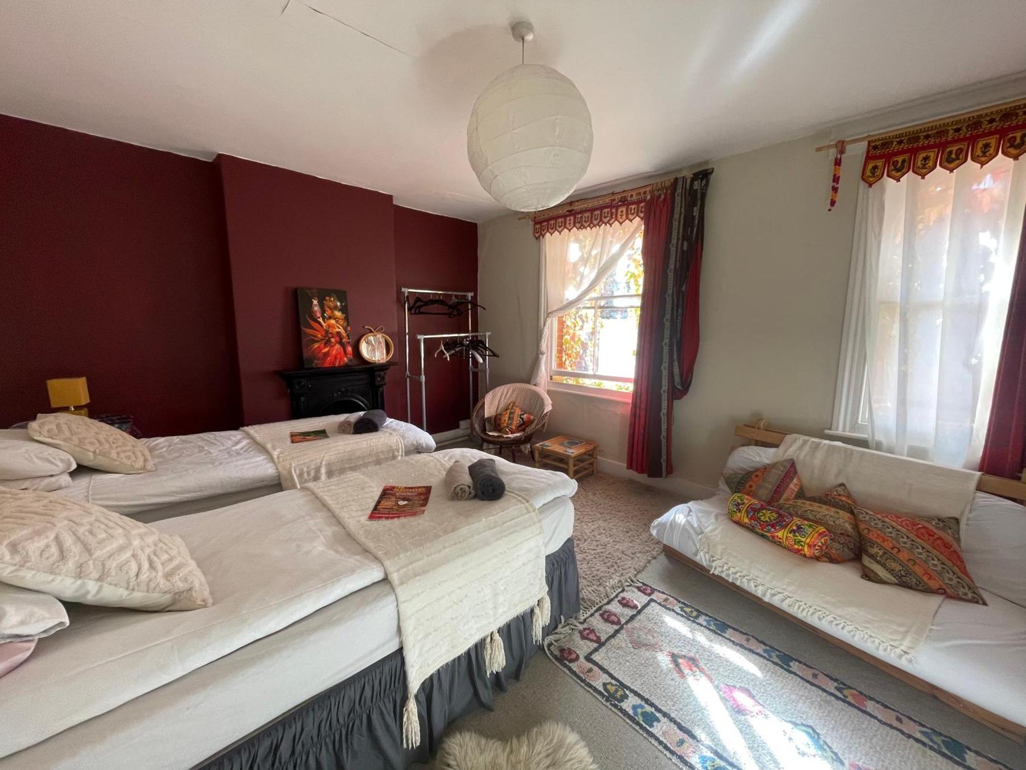Homestay In The Heart Of Avalon グラストンベリー エクステリア 写真